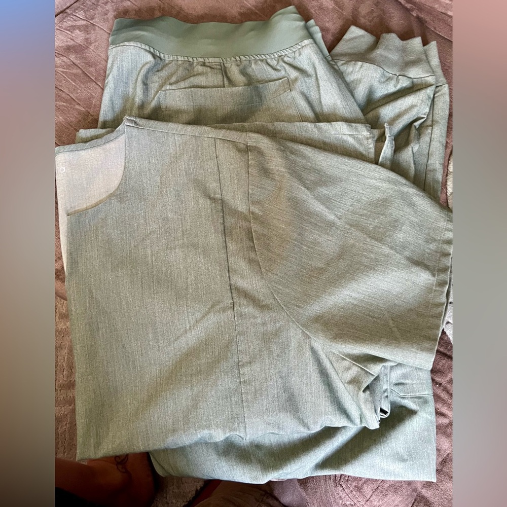 Mandala Women’s Heathered Jade Scrubs 3XL/2XL TALL